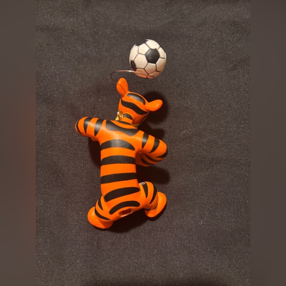 Hallmark Tigger Ornament - Picture 2 of 2